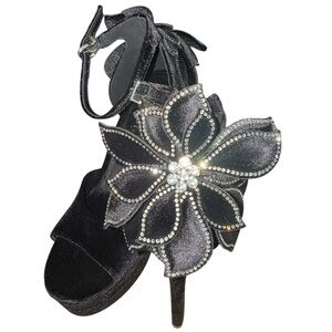 Gianni Bini Karmello Black Velvet rhinestone Flower Platform Heels size 9M New